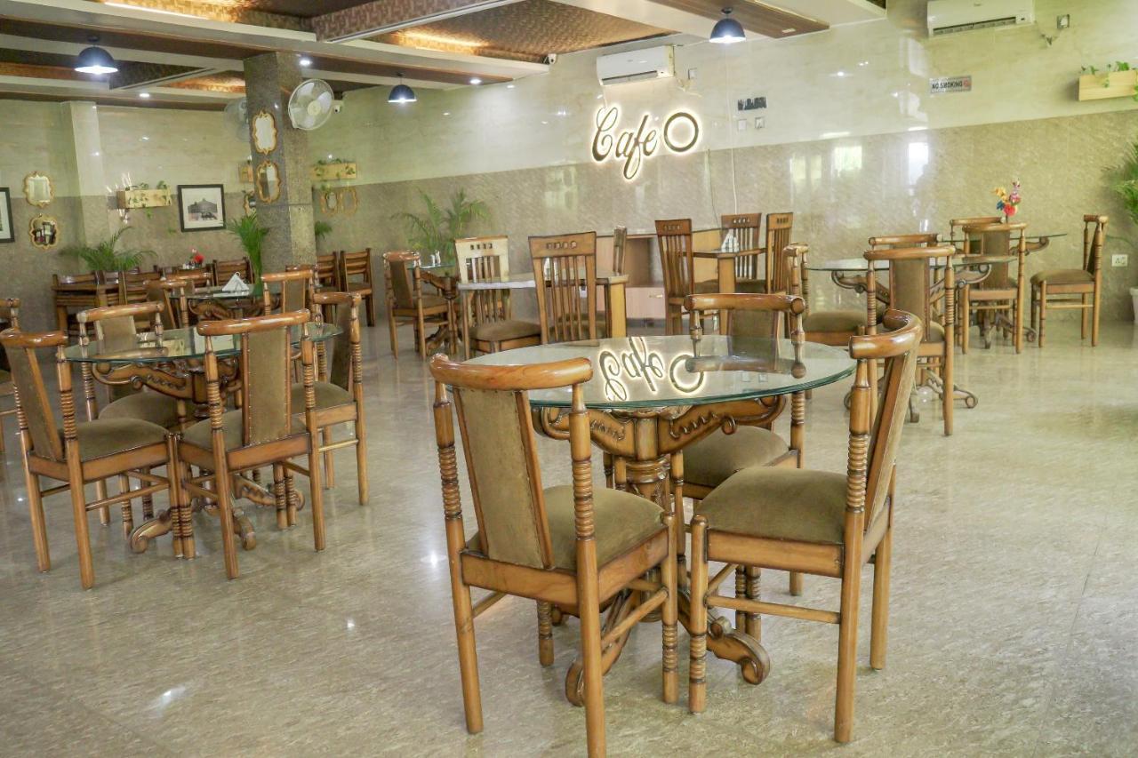 Collection O 4731 Hotel Surya Continental Lucknow Extérieur photo